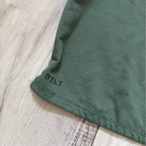 BYLT Essential Cropped Crew Green Tee size medium - Picture 5 of 7